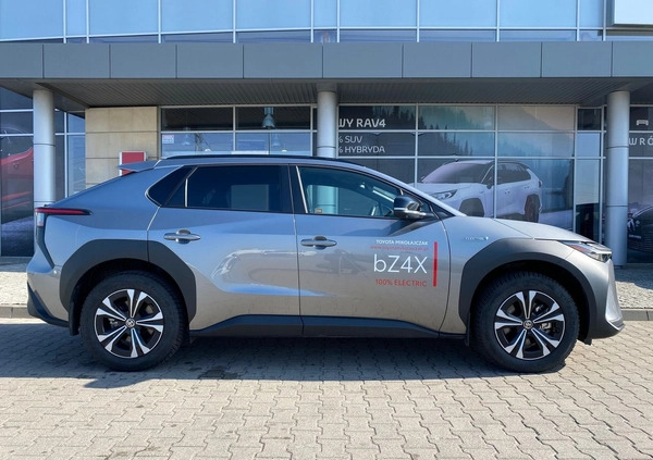 Toyota bZ4X cena 199900 przebieg: 4201, rok produkcji 2022 z Kalisz małe 596